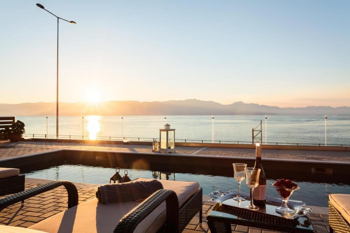 Seaside Summer Bliss - Aurora Luxury Pool Paradise Petalídhion Zewnętrze zdjęcie